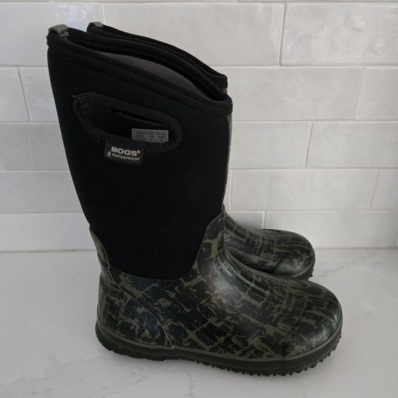 EUC Bogs Classic High Grasp Handle Waterproof Insulated Grafitti Snow Boots Sz 5 - Picture 1 of 9